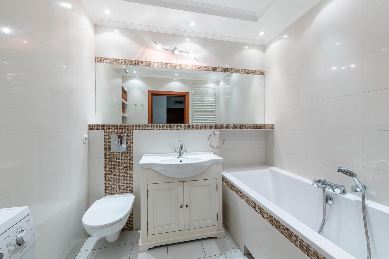 Bukowinska 12 Prywatne Mieszkanie 80M2 Z Dwiema Sypialniami I Balkonem 2X Bezplatne Miejsca Parkingowe Samodzielne Zameldowanie! Private Garage! Self Check-In System! Варшава Екстериор снимка