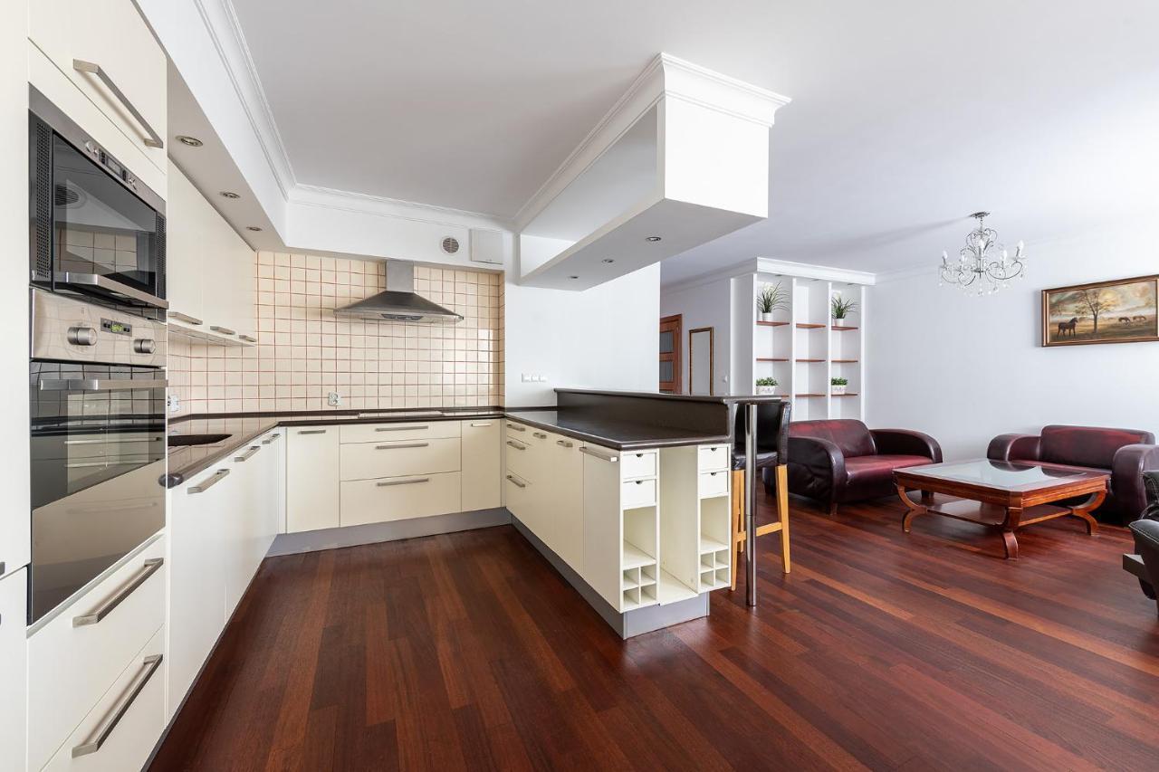Bukowinska 12 Prywatne Mieszkanie 80M2 Z Dwiema Sypialniami I Balkonem 2X Bezplatne Miejsca Parkingowe Samodzielne Zameldowanie! Private Garage! Self Check-In System! Варшава Екстериор снимка